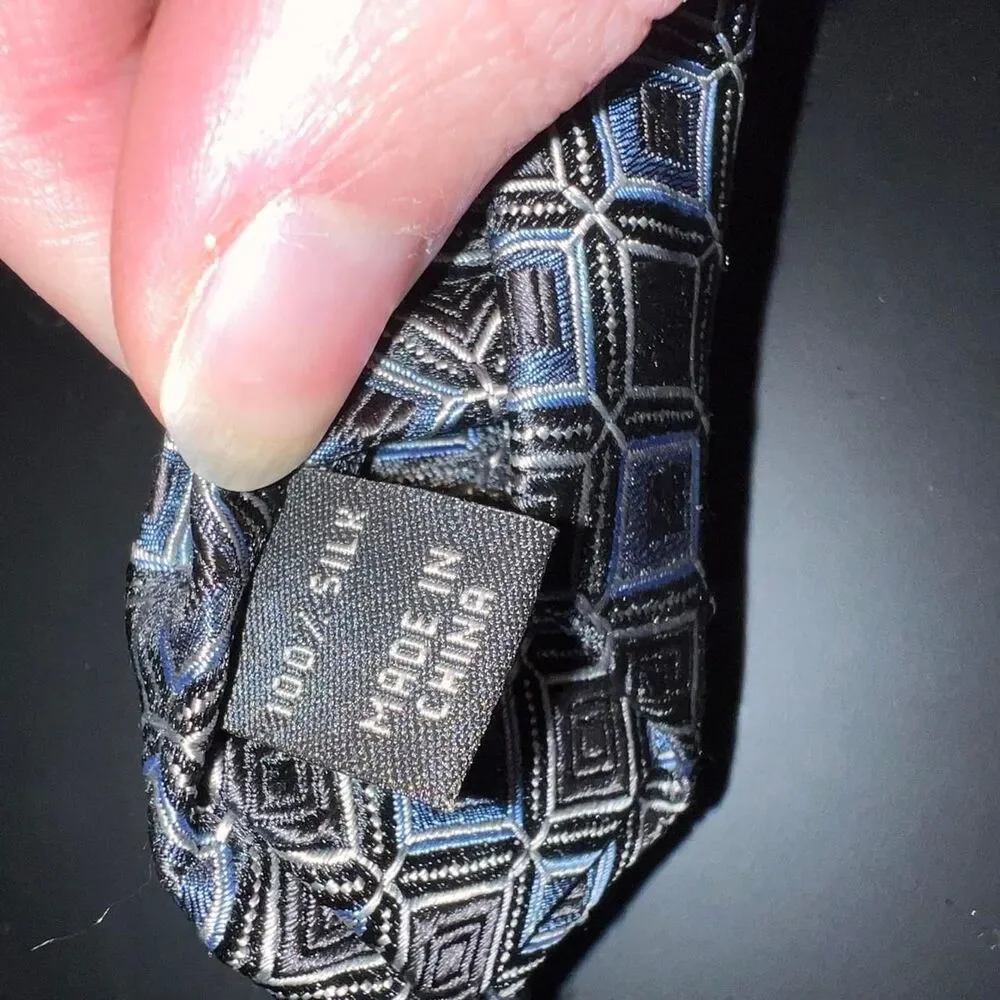 NWT JOS A Bank Men's necktie Signature Black & Blue Silk‎ Tie - Picture 5 of 5